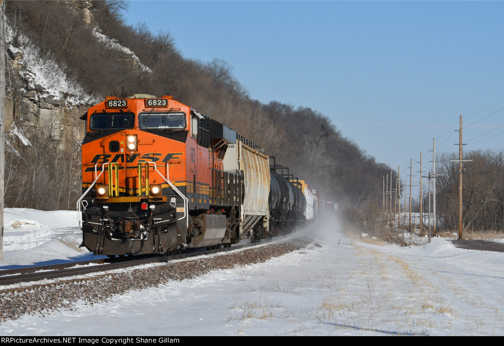 BNSF 6823